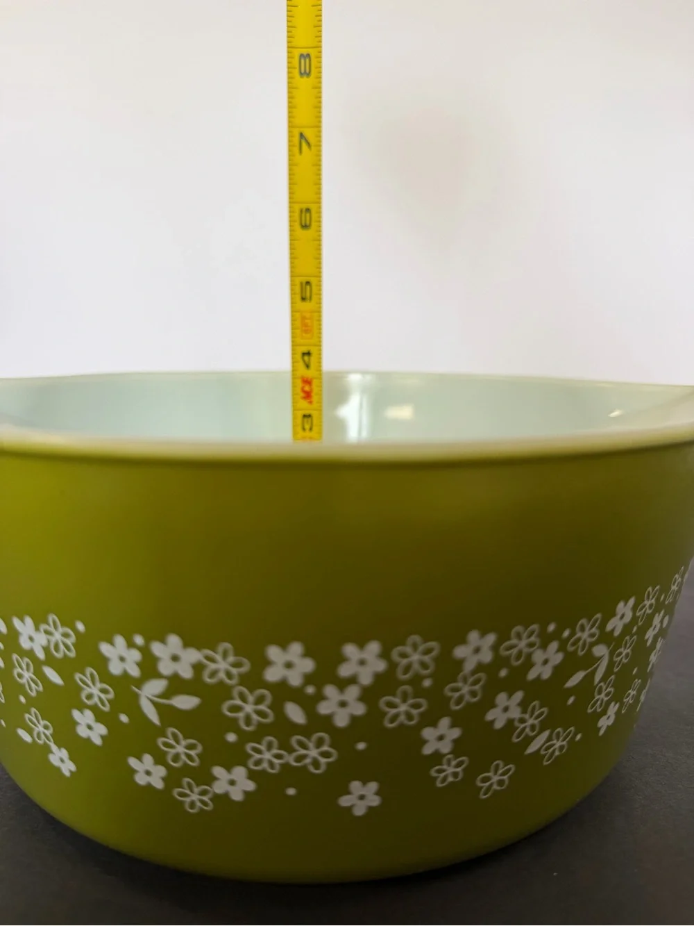 Vintage Pyrex Crazy Daisy Spring Blossom # 475-B 2 1/2 QT round casserole No Lid
